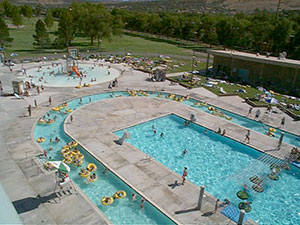 Exterior photograph of the Ross Park Aquatic Complex in Pocatello, Idaho